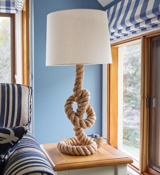 דירת חדר, Oak Tree Lodge