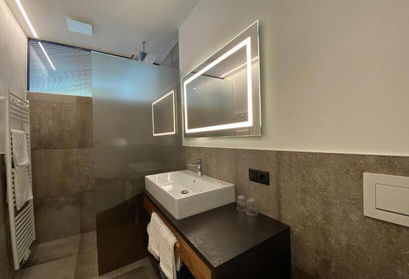 1 Bedroom Apartment Lake View, Berghotel Plagött