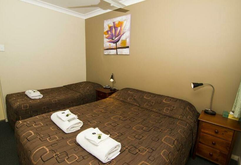 اتاق خانوادگی, Green Gables Motel