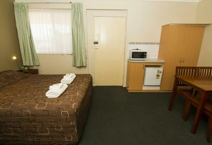 Perhehuone, Green Gables Motel