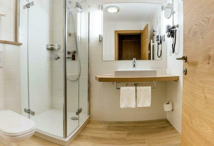 חדר משפחתי, Berghotel Plagött