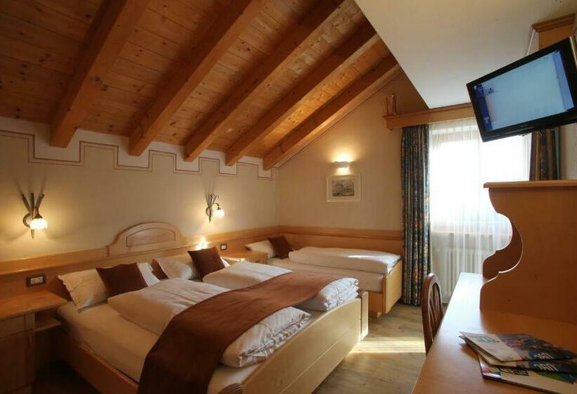 标准三人间, Ciasa Montanara