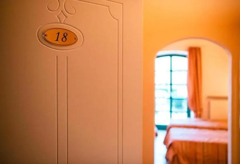 Deluxe Neljän Hengen Huone, Le Lanterne
