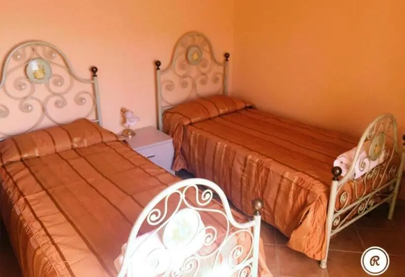 Economy Quadruple Room, Le Lanterne