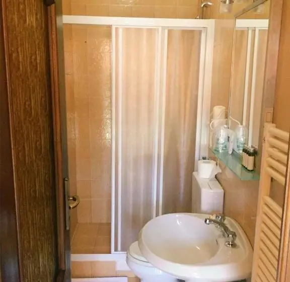 Economy Quadruple Room, Le Lanterne