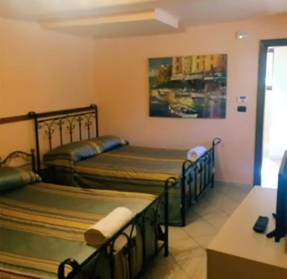 Economy Triple Room, Le Lanterne