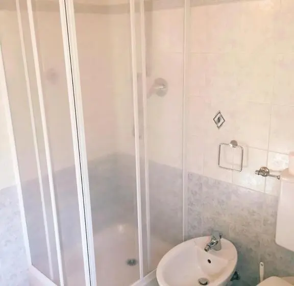 Economy Triple Room, Le Lanterne