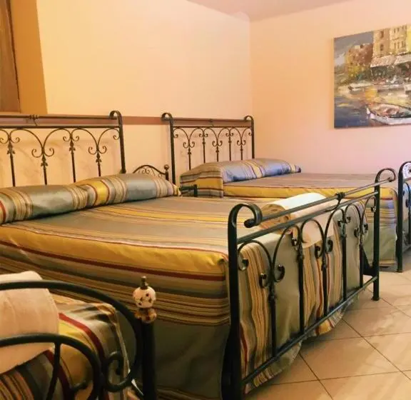 Economy Triple Room, Le Lanterne