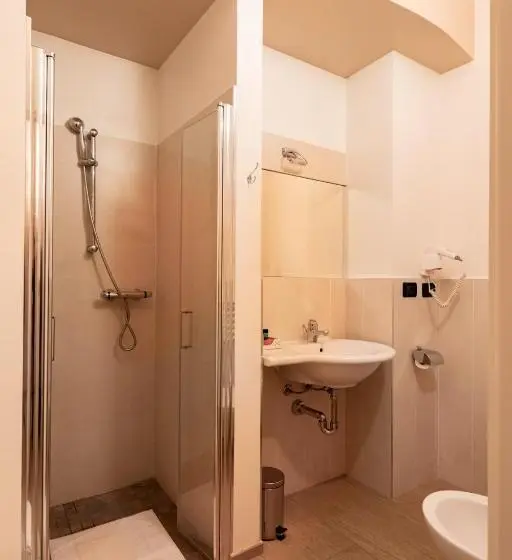 Deluxe Neljän Hengen Huone, Le Lanterne