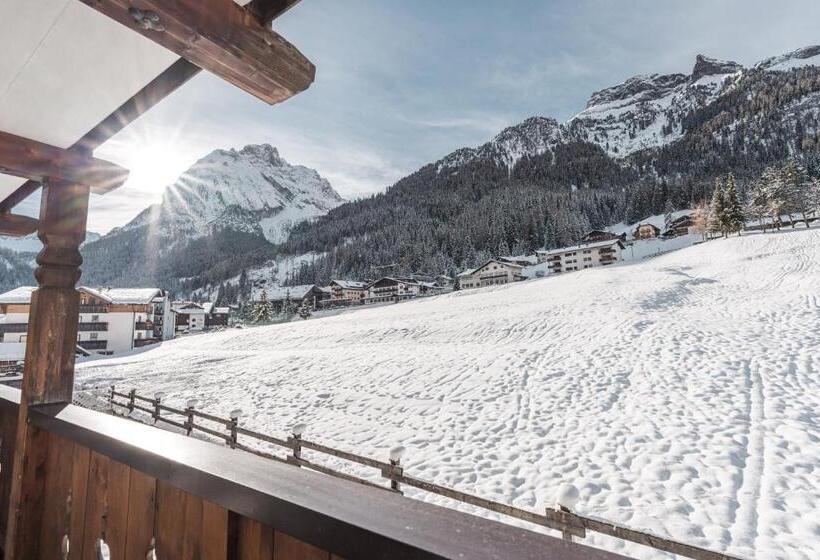 Pokój Superior Trzyosobowy, Sassleng