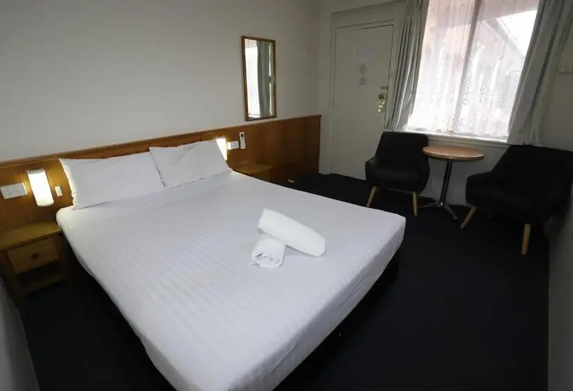 Executive Room Queen Bed, Reign Inn Newcastle