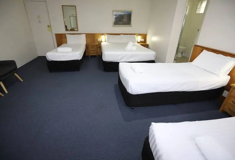 Perhehuone, Reign Inn Newcastle