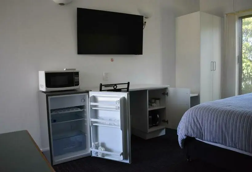 Perhehuone, Riviana Motel