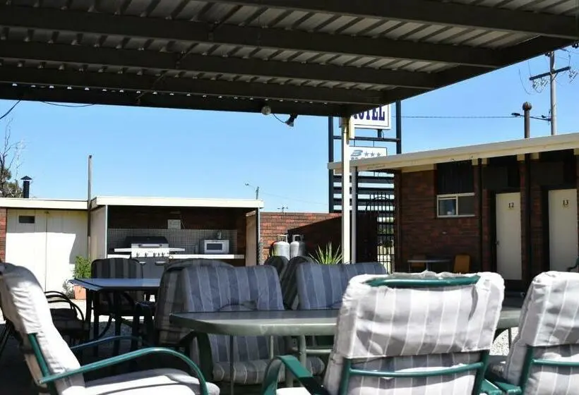 Perhehuone, Riviana Motel
