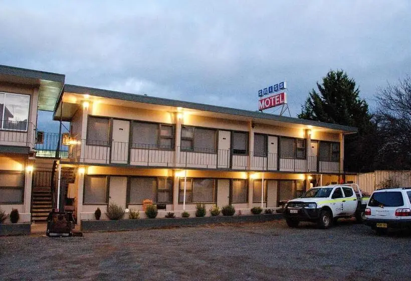 Huoneisto 4 Makuuhuonetta, The Swiss Motel