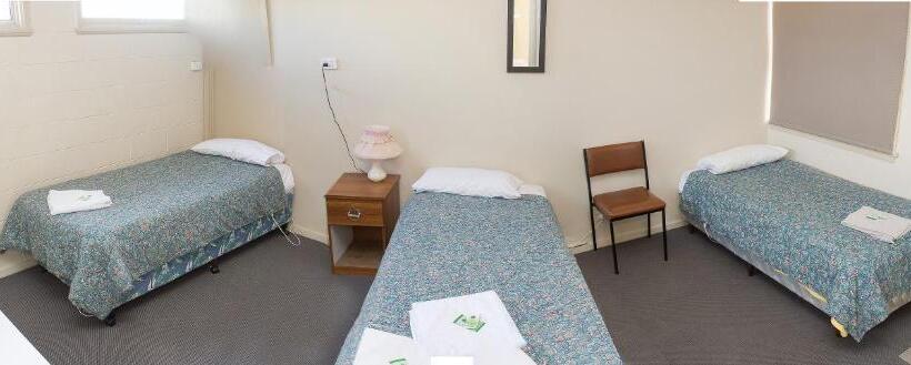 اتاق استاندارد تودرتو, The Swiss Motel