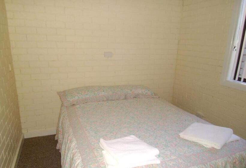 آپارتمان 3 خوابه, The Swiss Motel