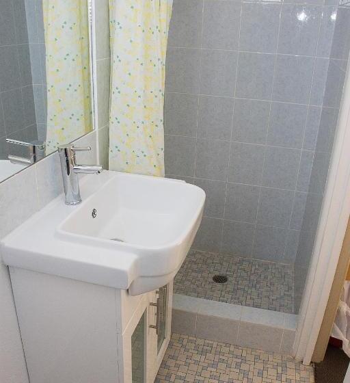 اتاق استاندارد چهار تخته, The Swiss Motel