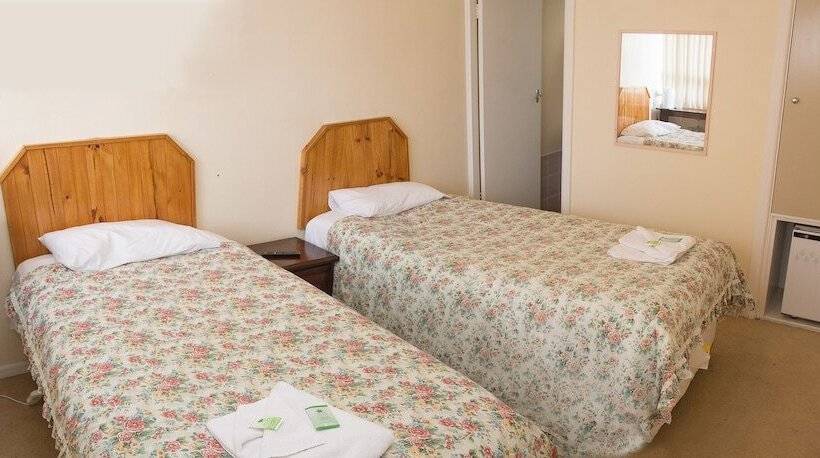 اتاق استاندارد, The Swiss Motel