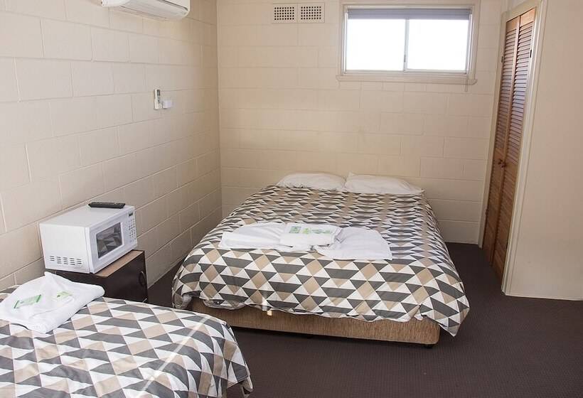 اتاق لوکس چهار تخته, The Swiss Motel