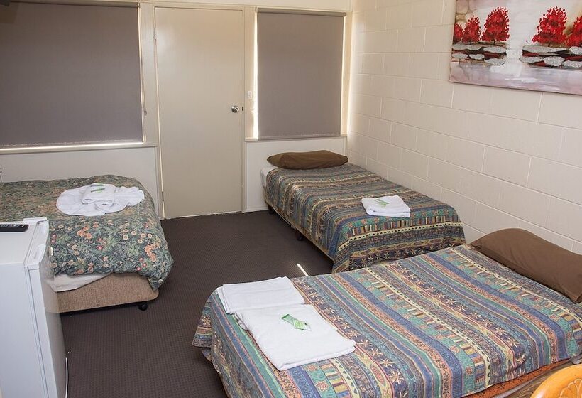 اتاق استاندارد چهار تخته, The Swiss Motel