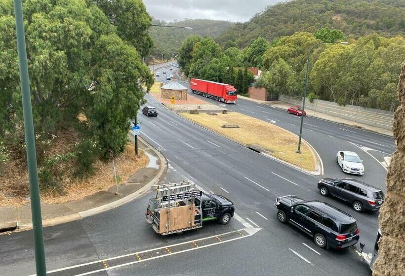 غرفة قياسية, Tollgate Motel