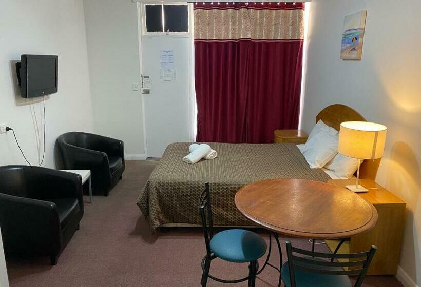 标准间带漩涡浴缸, Tollgate Motel