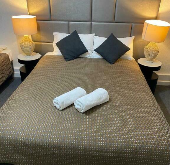 غرفة قياسية, Tollgate Motel