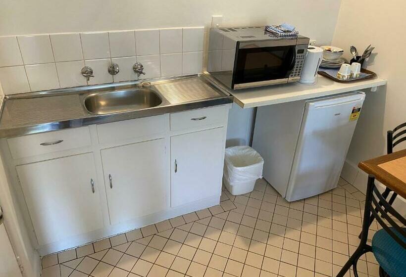 غرفة قياسية, Tollgate Motel