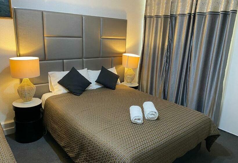 غرفة قياسية, Tollgate Motel