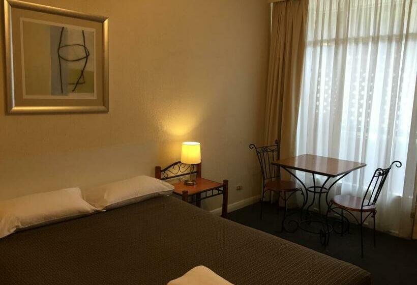 غرفة قياسية مزوَّدة بجاكوزي, Tollgate Motel