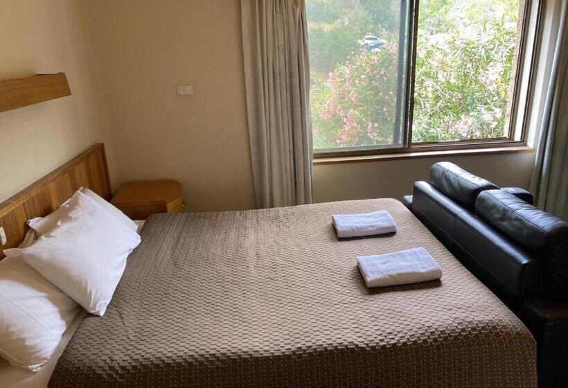 غرفة عائلية, Tollgate Motel