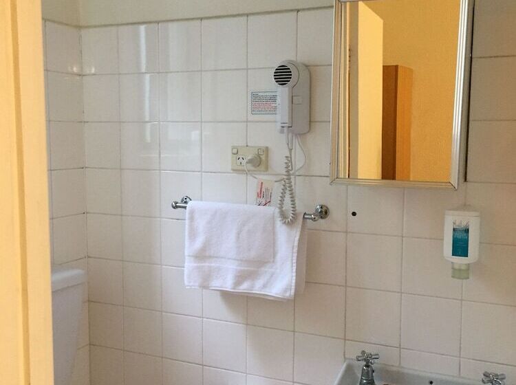 غرفة قياسية, Tollgate Motel