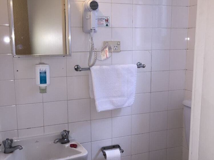 غرفة قياسية, Tollgate Motel