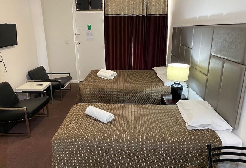 غرفة قياسية, Tollgate Motel