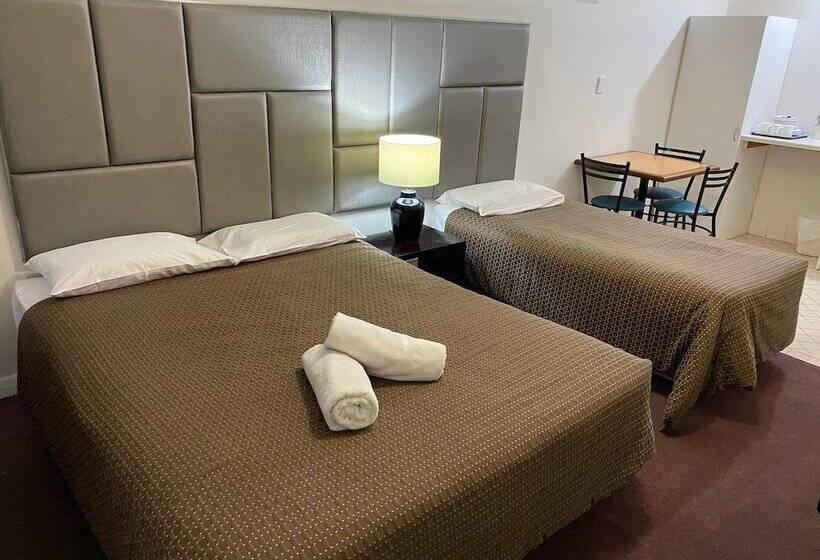 غرفة قياسية, Tollgate Motel