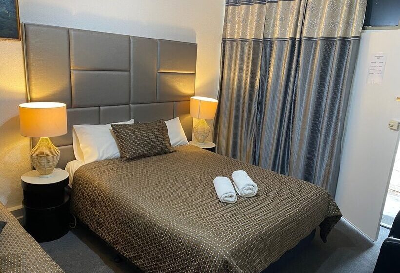 غرفة قياسية, Tollgate Motel