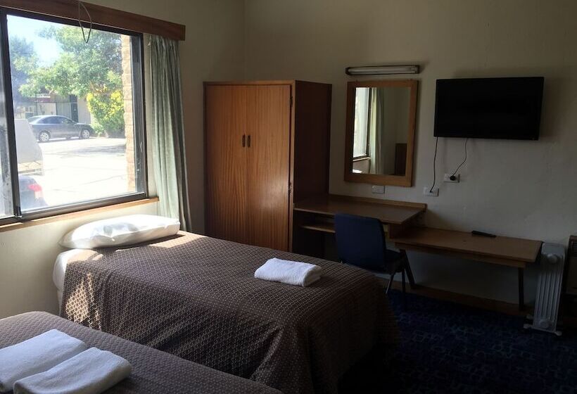 غرفة عائلية, Tollgate Motel