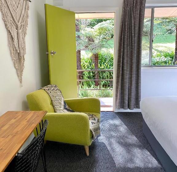 スタンダードルーム, Warburton Motel Where Mid Century Style Meets The Mountains