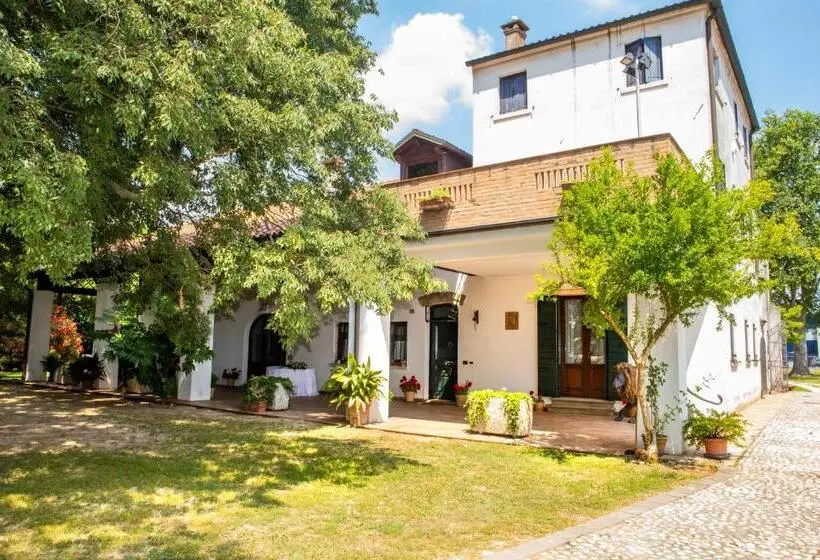 Standard-huone Puutarhanäkymä, B&b La Villa Del Vecchio Platano