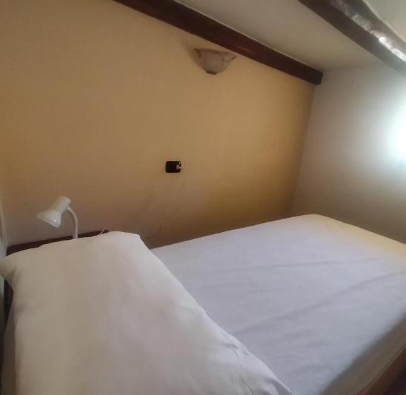 اتاق عادی یک تخته, Guest House Central Molotè