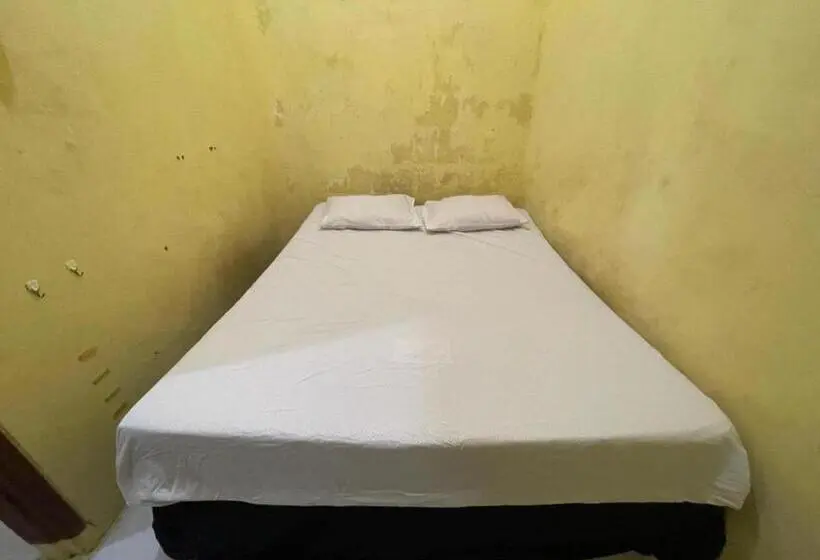 エコノミールーム, Spot On 93879 Wunut Homestay Syariah