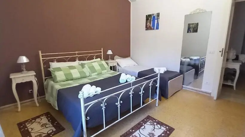 اتاق استاندارد سه نفره, Mediterraneo