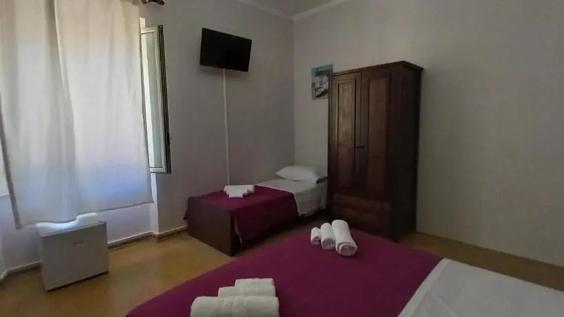 اتاق استاندارد سه نفره, Mediterraneo