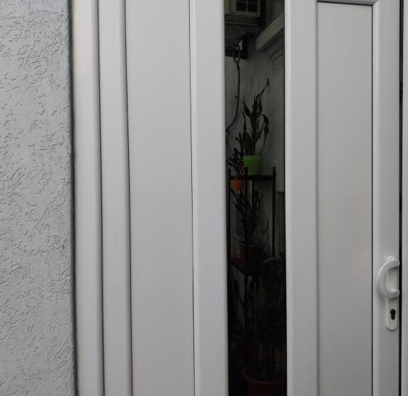 اتاق لوکس, Dm Hostel And Apartments