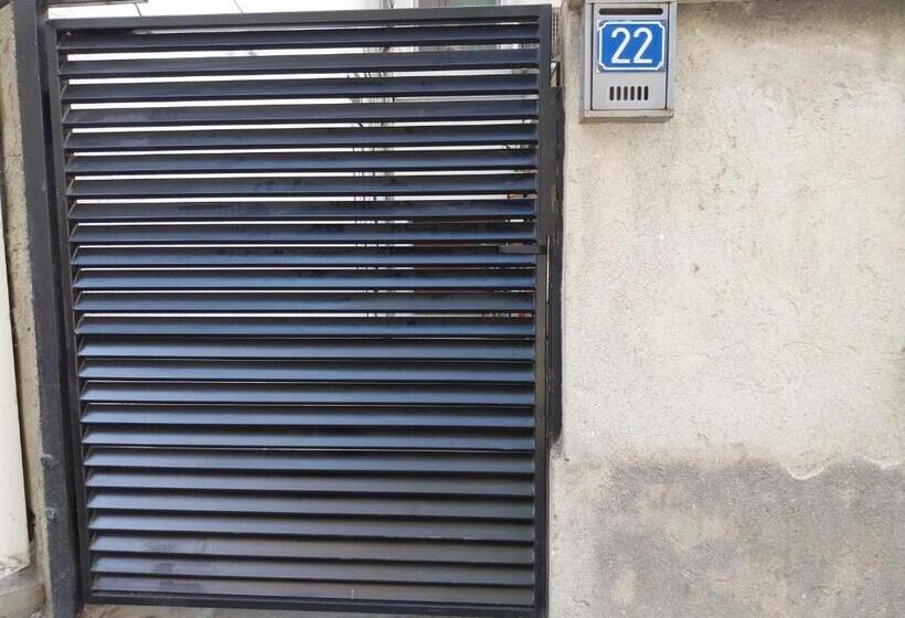 اتاق لوکس, Dm Hostel And Apartments