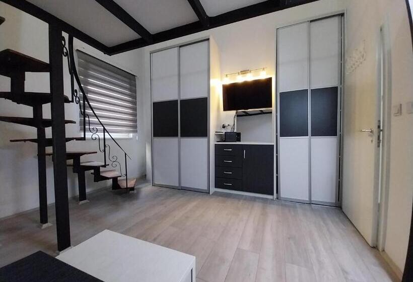 اتاق لوکس, Dm Hostel And Apartments