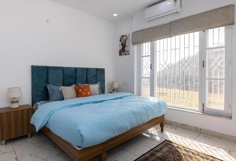 חדר סטנדרט לשלושה, The Chirpy Bungalow By Luho Leisure