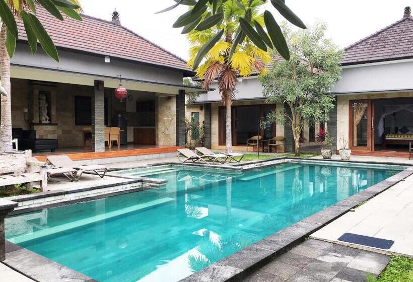 غرفة قياسية مطلّة علي حمام السباحة, Widi Agung Villa   Private Room