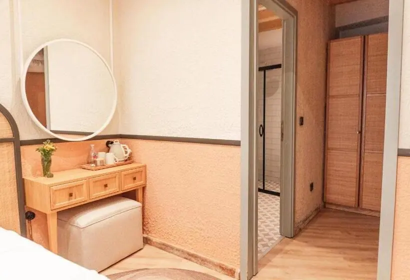 スタンダードルーム, Qara Otel